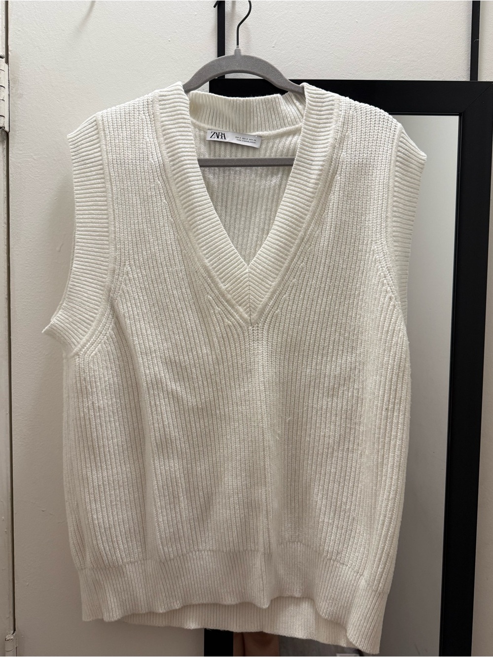 Zara Off-White Ribbed V-Neck Sweater Vest